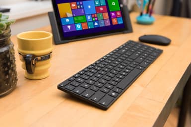 Microsoft Designer Bluetooth Desktop tangentbord och mus