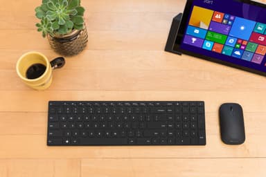 Microsoft Designer Bluetooth Desktop tangentbord och mus