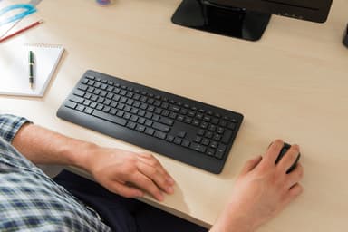 Microsoft Sculpt Comfort Desktop tangentbord och mus
