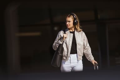 JBL CLUB 950NC trådlösa around ear-hörlurar (svarta)