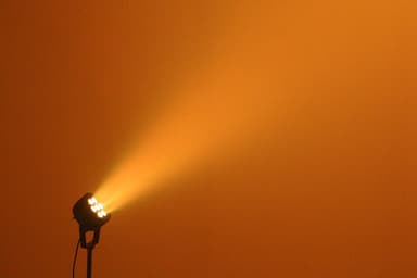 Ibiza Light 7x12W LED DMX RGBWA-UV PAR lampor