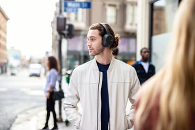 Sony WH-CH710 trådlösa around-ear hörlurar (svart)