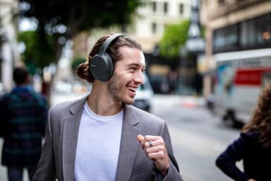 Sony WH-CH710 trådlösa around-ear hörlurar (svart)
