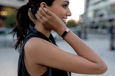 FitBit Alta HR aktivitetsarmband S (guld, rosa) FitBit Alta HR aktivitetsarmband S (guld, rosa)