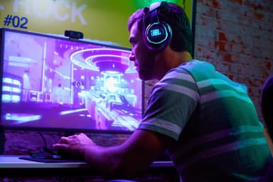 JBL Quantum 800 trådlöst headset för gaming