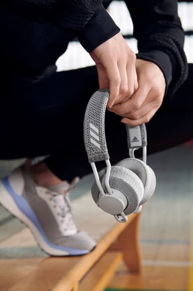 Adidas RPT-01 trådlöasa on-ear hörlurar (ljusgrå)