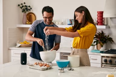 JBL Link Portable Wi-Fi  högtalare med laddningsstation (svart)