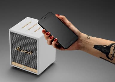 Marshall Uxbridge Voice högtalare med Google Assistant (vit)