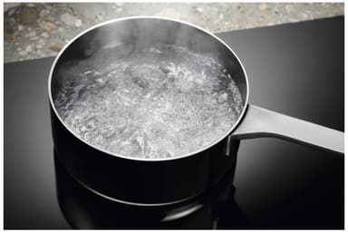 Electrolux  induktionshäll med inbyggd fläkt KIC844I