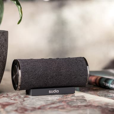 Sudio Femtio trådlös portabel högtalare (svart)