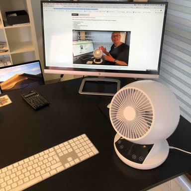 MeacoFan 360 fläkt. Energieffektiv. Quiet Mark-certifierad. Liten och praktisk. Perfekt på arbetsplatsen.