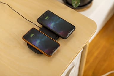 Mophie dubbel trådlös laddplatta (svart)