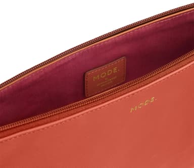 dbramante1928 Mode Paris sleeve för MacBook Pro 13 (Rusty rose)