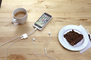 Dual Lightning adapter för hörlurar och laddning