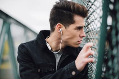 JBL Tune125BT trådlösa in ear-hörlurar (vita)