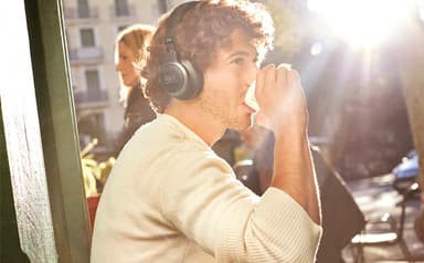 JBL LIVE 660NC trådlösa around-ear hörlurar (svart)