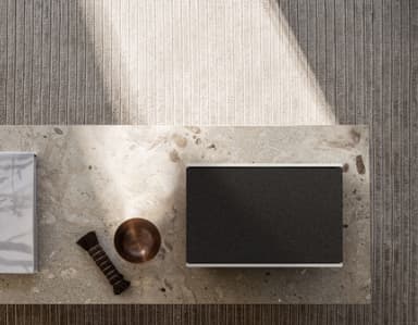 B&O Beosound Level bärbar högtalare med Google Assistant (naturell)