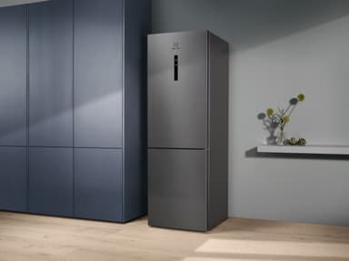 Electrolux kylskåp/frys kombiskåp LNT7ME32X2 (rostfri)
