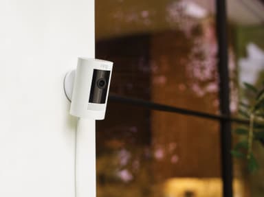 Ring Stick Up trådansluten säkerhetskamera (vit)