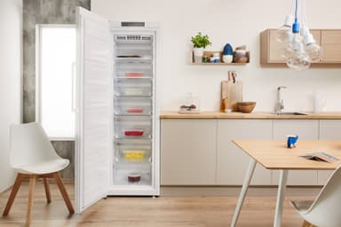 Indesit Frysskåp UI8F1CW1 (vit)
