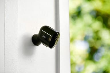 Arlo Pro 3 trådlös övervakningskamera 2K QHD (svart)