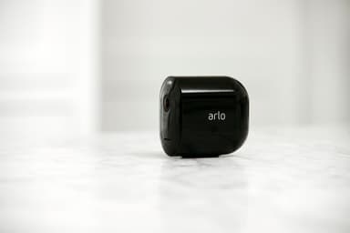 Arlo Pro 3 trådlös övervakningskamera 2K QHD (svart)