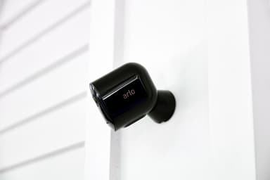 Arlo Pro 3 trådlös övervakningskamera 2K QHD (svart)