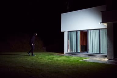 Arlo Pro 3 Floodlight trådlös 2K QHD-kamera (svart)