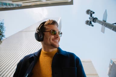 JBL Tour One trådlösa around-ear hörlurar (svart)