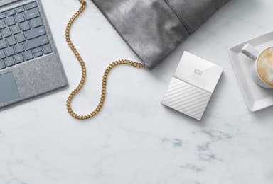 WD My Passport 2 TB extern hårddisk (vit)