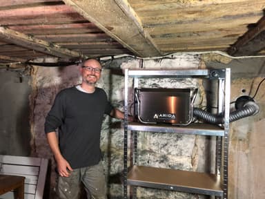 Arida Pro S25 fastmonterad sorptionsavfuktare med extern hygrostat