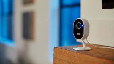 Arlo Essential Indoor Camera (svart)