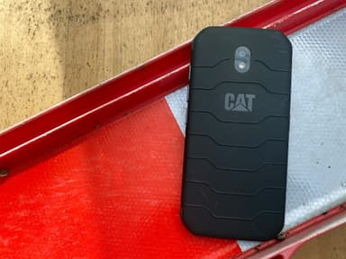 CAT S42H+ smartphone (svart)