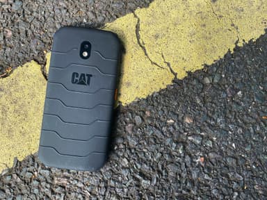 CAT S42H+ smartphone (svart)