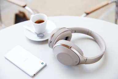 Sony MDR-1000X trådlösa around-ear hörlurar (beige)