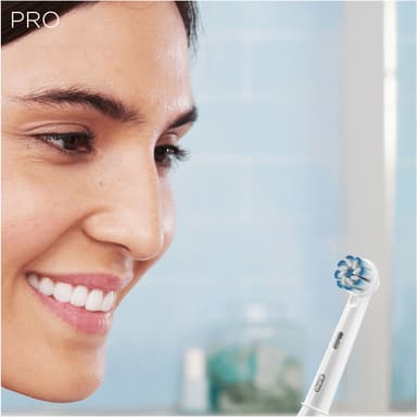 Oral-B Pro 2 eltandborste PRO 2900 (svart/vit)