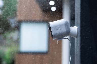 Arlo Ultra 2 4K trådlös säkerhetskamera (2-pack, vit)