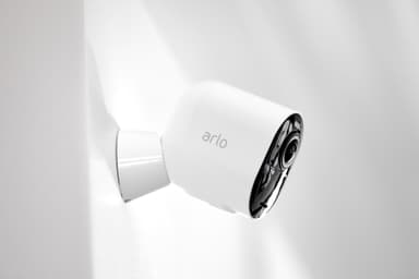 Arlo Ultra 2 4K trådlös säkerhetskamera (4-pack, vit)