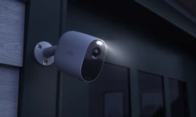 Arlo Essential Spotlight trådlös FHD-smartkamera (vit)