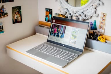 HP Pavilion 14-ce0852no 14" bärbar dator (guld)