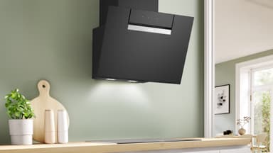 Bosch Serie 4 Vägghängd Köksfläkt DWK67FN60 (klarglas-svart 60 cm)