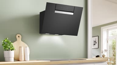 Bosch Serie 4 Vägghängd Köksfläkt DWK67FN60 (klarglas-svart 60 cm)