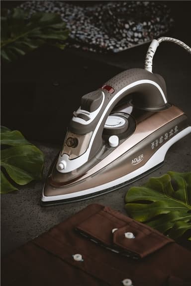 Adler AD 5030 strykjärn med 3000W - beige/vit