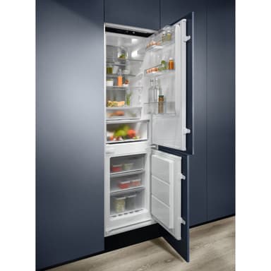 Electrolux Serie 800 Kyl/Frys LNC8ME18S (integrerad)