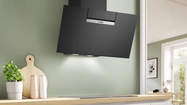 Bosch Serie 4 Vägghängd Köksfläkt DWK87FN60 (klarglas-svart 80 cm)