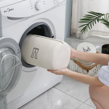 Set med 2 tvättpåsar med broderi L