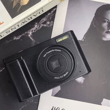 Digitalkamera 48 MP, 1080p HD, 16x zoom, flip screen Svart