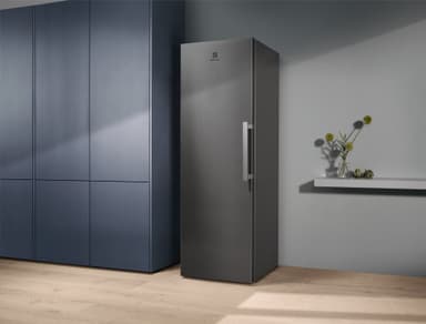 Electrolux Serie 700 Frysskåp LUT5NE28U2 (rostfri)
