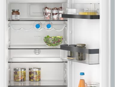 Bosch Serie 6 Kylskåp med frysfack KIL82SDD0 (integrerad)