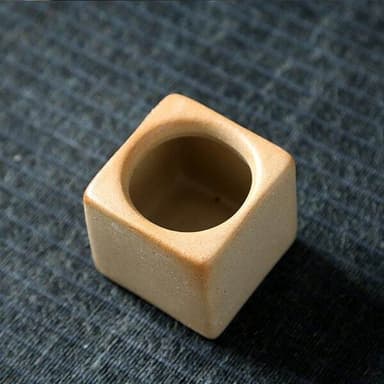 Konformad mugg med ställ - Vit